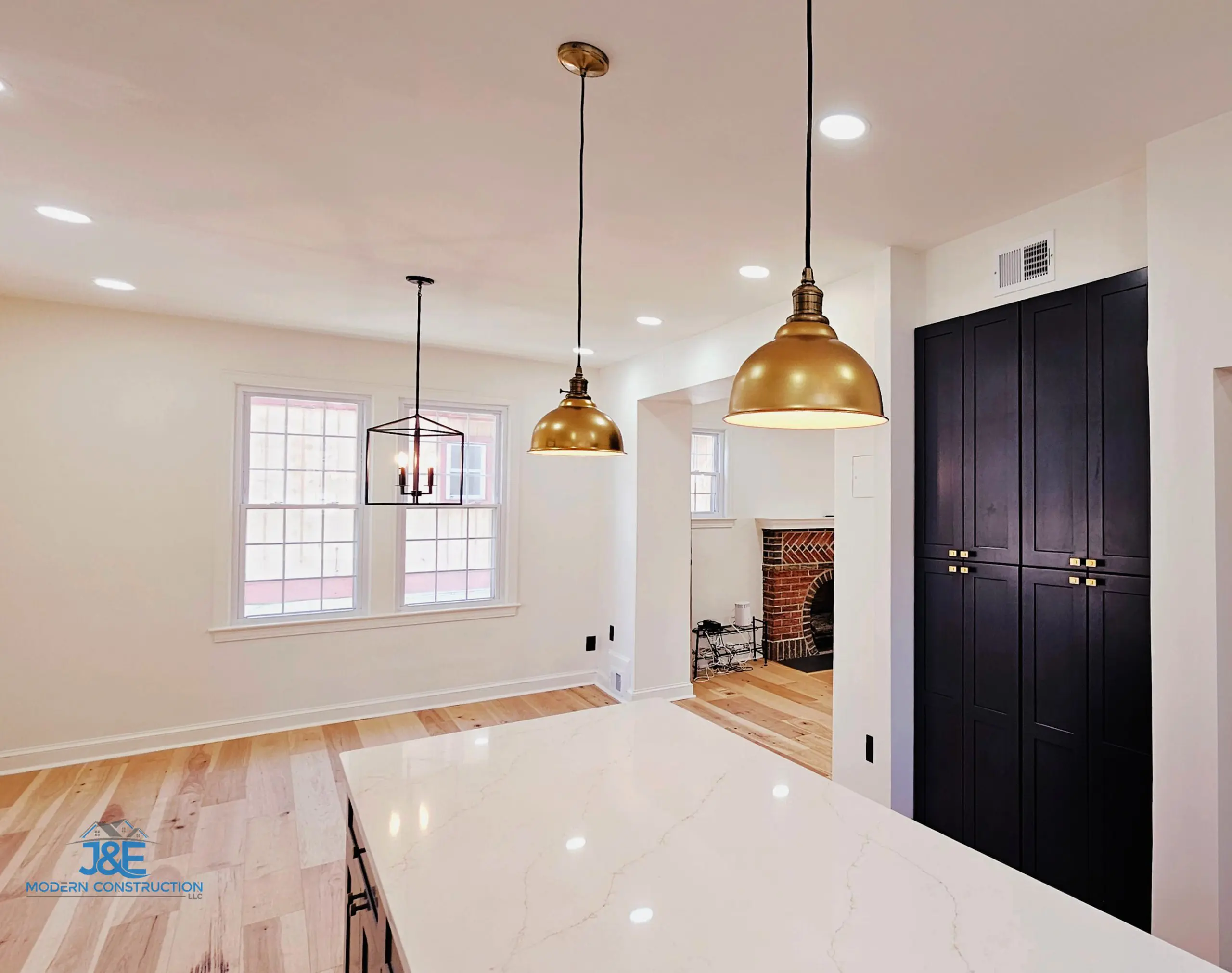 Construction-cabinet-with-light-scaled-1