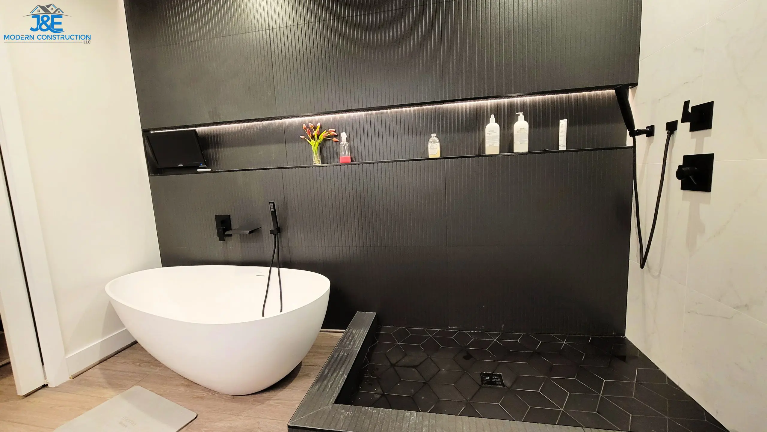 Finis-bathtub-wide-angle-scaled-1