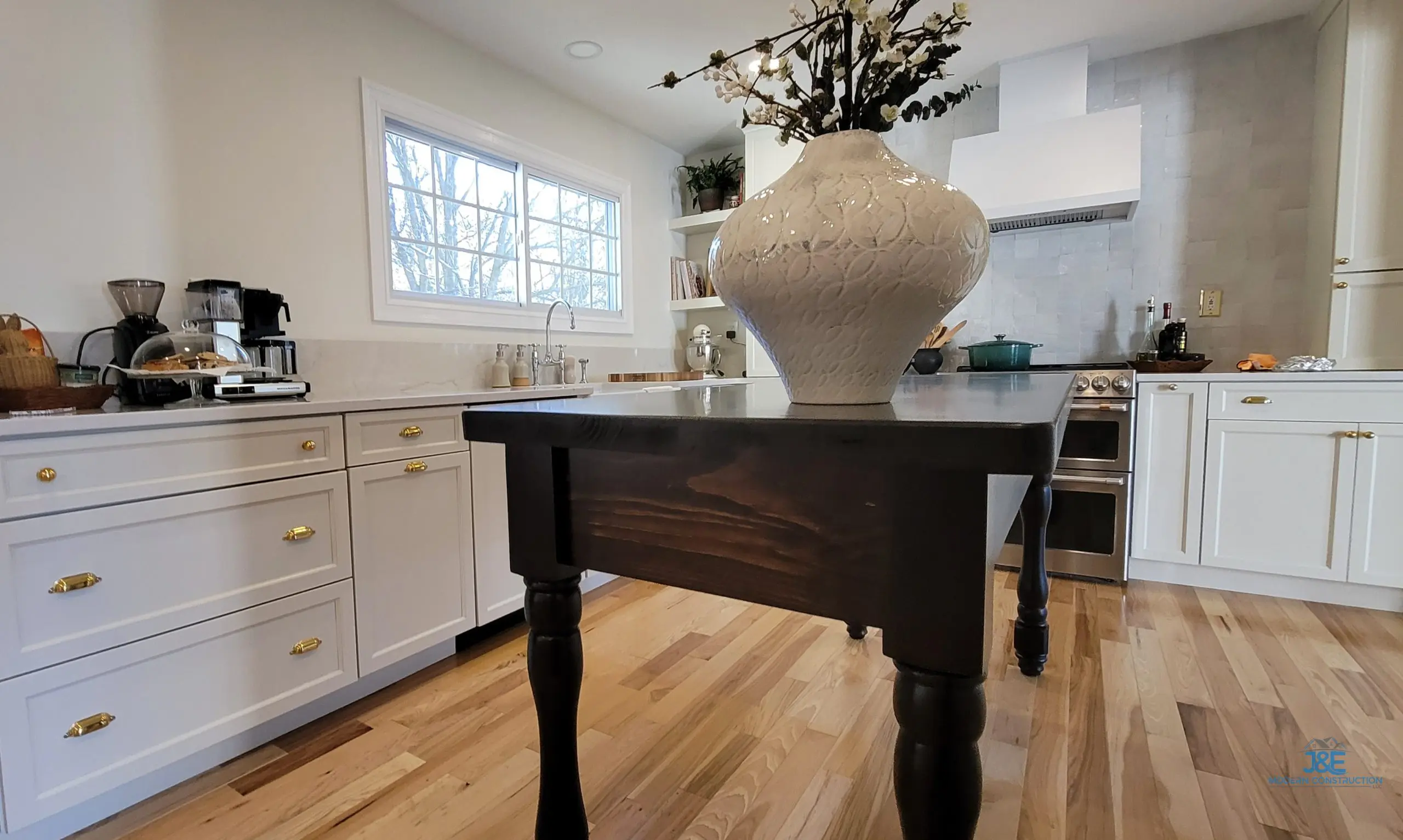 Finish-vase-table-scaled-1